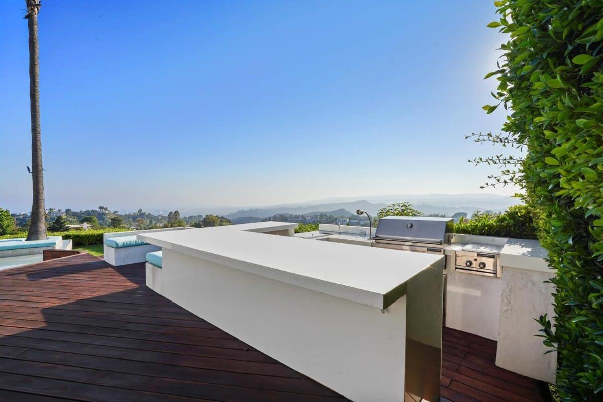 Crest Estate By Awhile