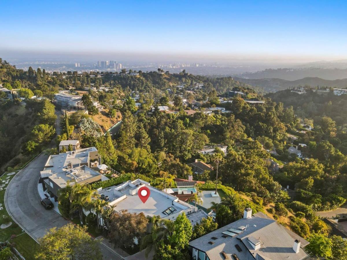 Crest Estate By Awhile