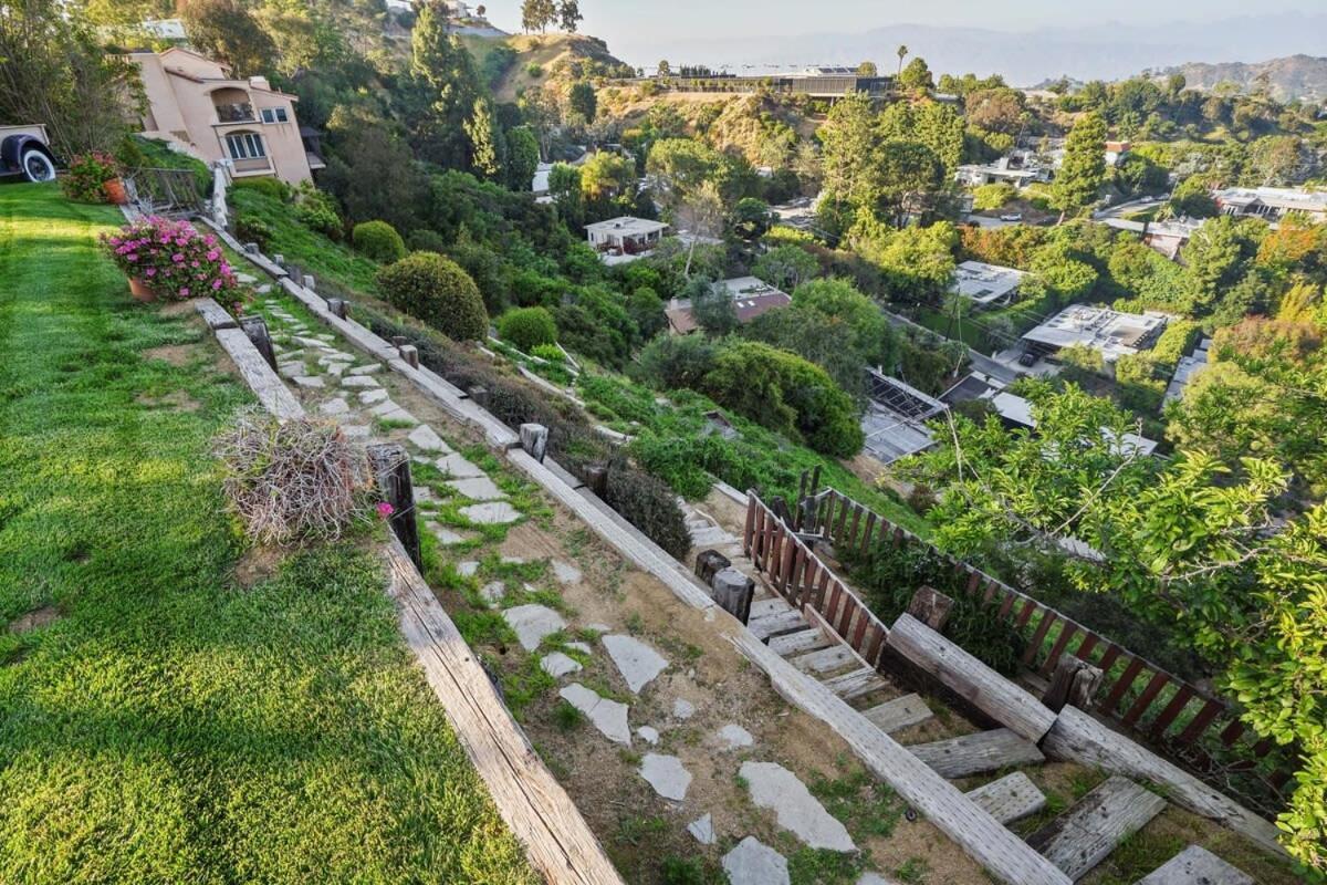 Crest Estate By Awhile