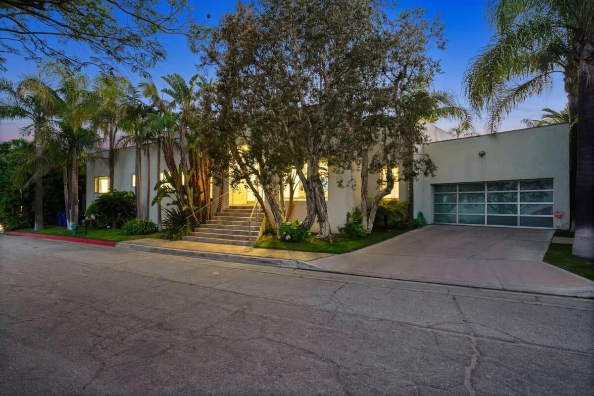 Crest Estate By Awhile