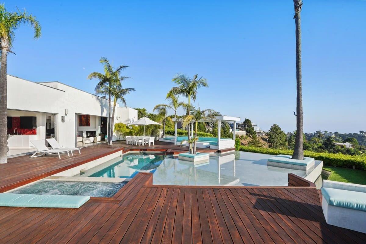 Crest Estate By Awhile